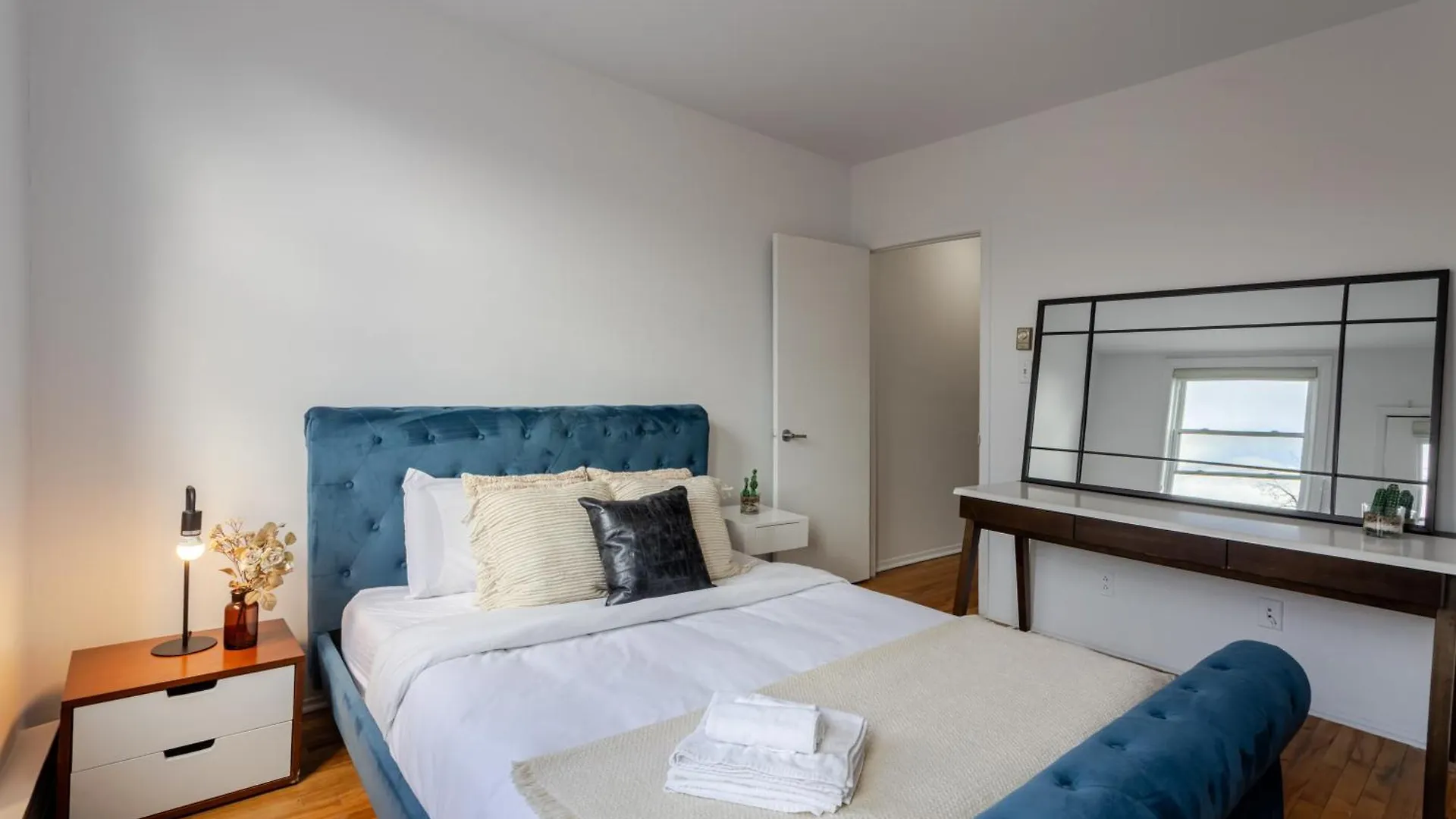 Stunning 2B In Plateau Mont-Royal Apartment Montreal