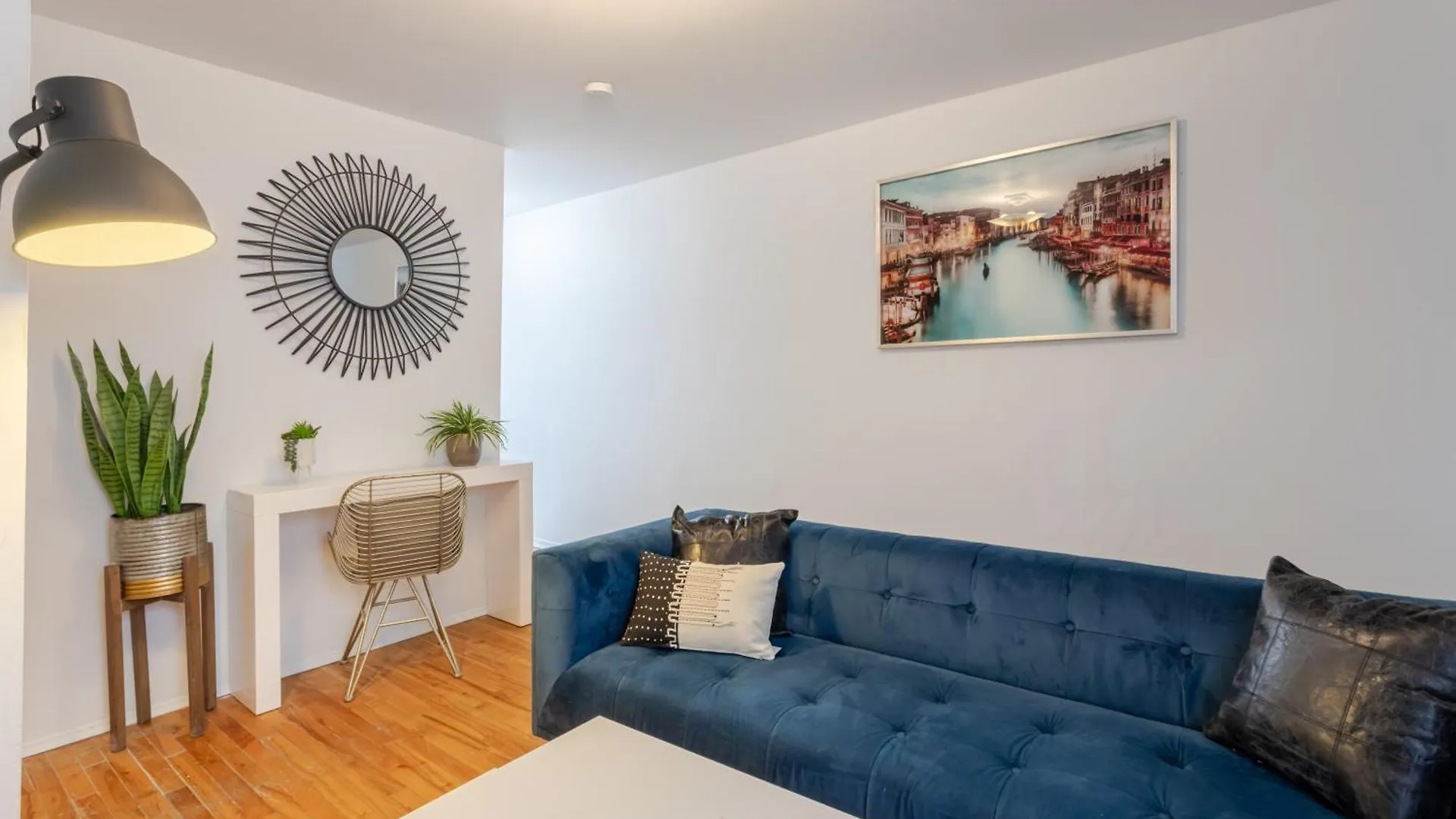 Stunning 2B In Plateau Mont-Royal Apartment Montreal Canada